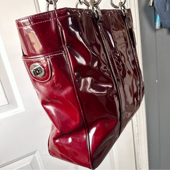Y2K Coach Red East West Gallery Patent Leather Tote Side Turnlocks - Picture 2 of 10